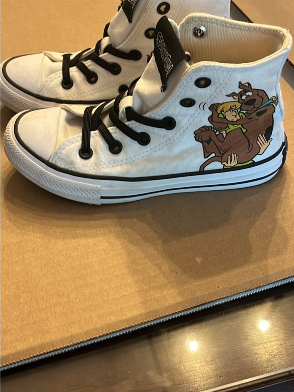 White High-Top Kids Sneakers with Scooby-Doo Graphic